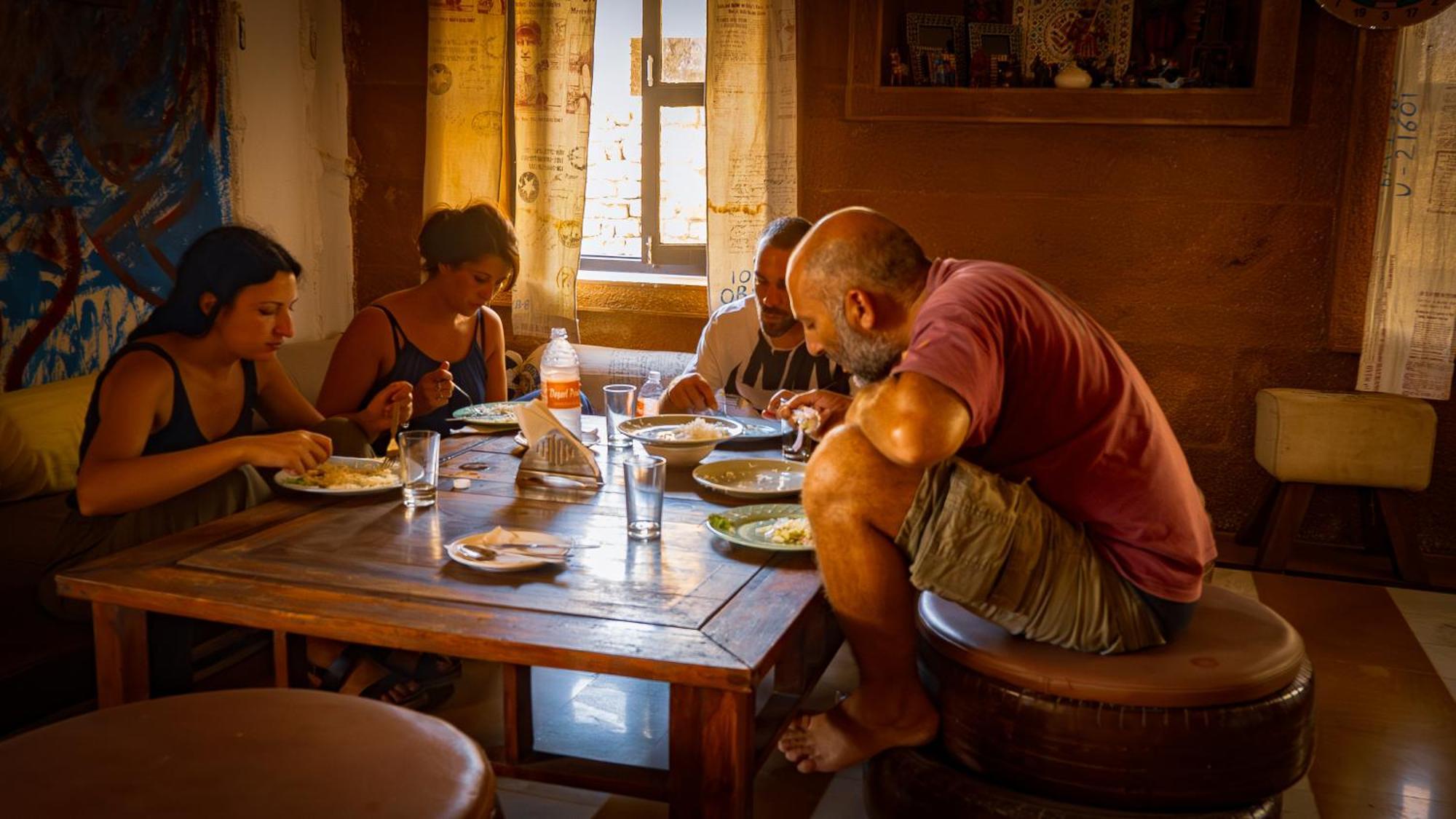 Open Road Hostel And Cafe ジャイサルメール エクステリア 写真