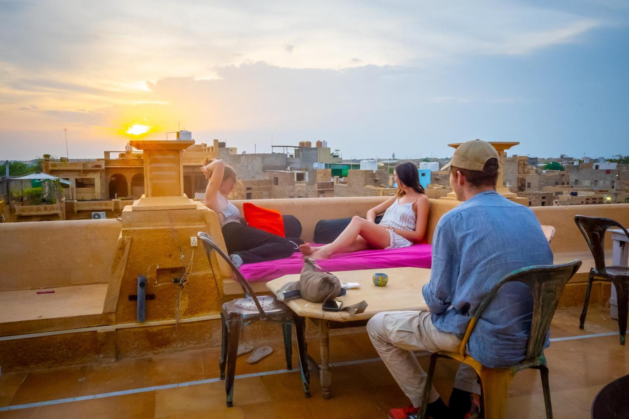 Open Road Hostel And Cafe ジャイサルメール エクステリア 写真